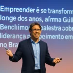 Empreender é se transformar ao longo dos anos, afirma Guilherme Benchimol em palestra sobre liderança e crescimento empresarial no Brasil